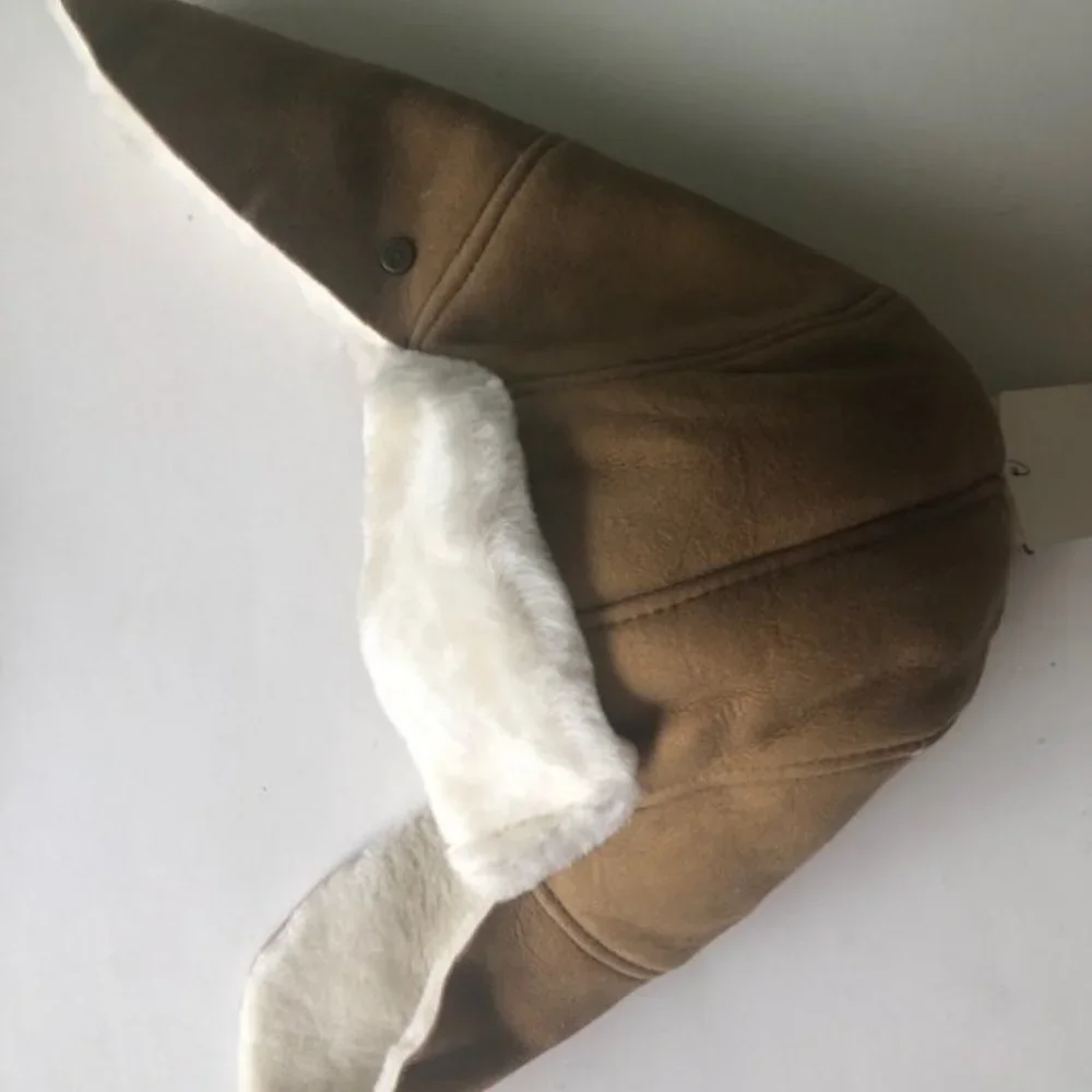 UGG KIDS LEATHER & REAL SHEARLING TRAPPER HAT. SHEEPSKIN. NWT